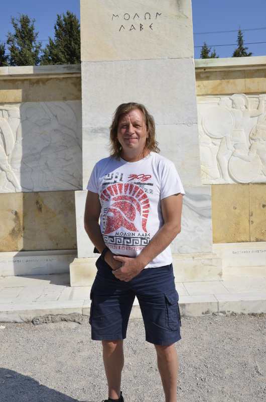 ian scott in front of monument to leonidis