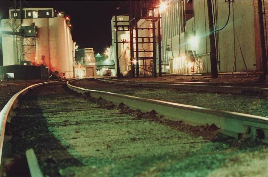 grain terminal in thunder bay at night time